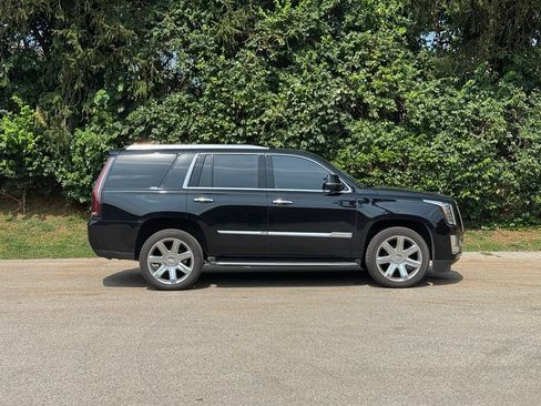 Used 2020 Cadillac Escalade Luxury AWD/4WD image 4