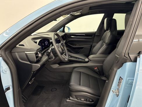 Used 2025 Porsche Macan Electric image 5