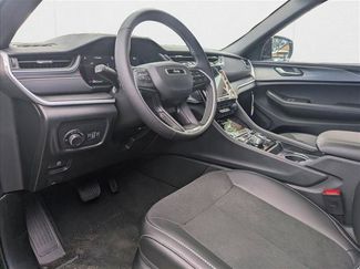 New 2025 Jeep Grand Cherokee L Laredo video 3