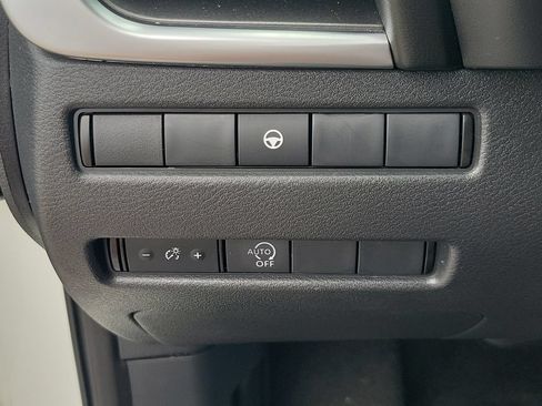 Certified 2023 Nissan Rogue SV FWD image 30