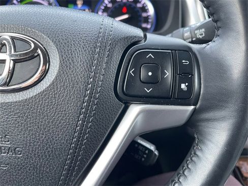 Used 2015 Toyota Highlander Limited image 25