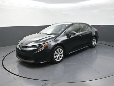 Certified 2021 Toyota Corolla LE FWD image 3