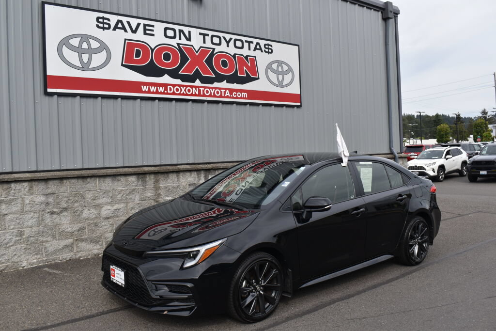Used 2026 Toyota Corolla SE FWD image 1