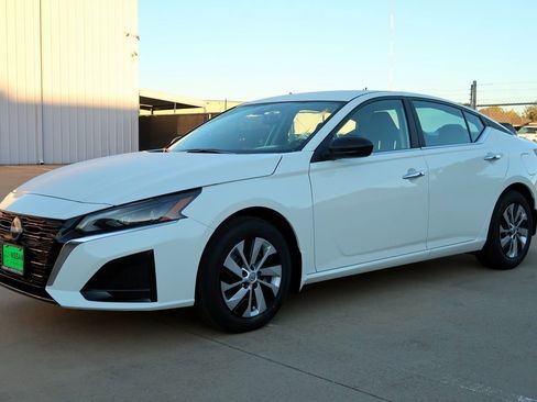 New 2025 Nissan Altima 2.5 S image 3