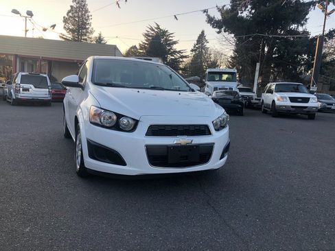 Used 2014 Chevrolet Sonic LT image 6