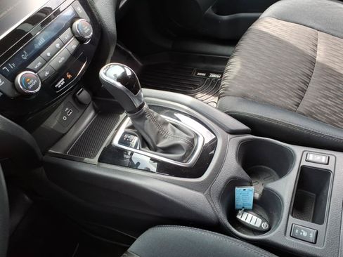 Used 2019 Nissan Rogue SV AWD/4WD image 16
