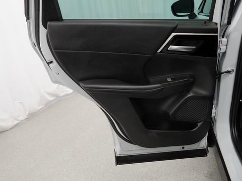 Used 2023 Mitsubishi Outlander SE image 44