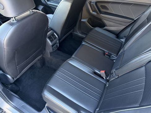 Used 2024 Volkswagen Tiguan SE image 17