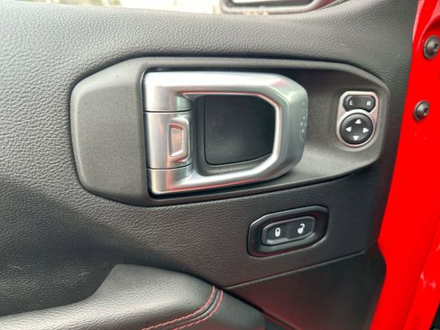 Used 2022 Jeep Gladiator Rubicon w/ Cold Weather Group image 13