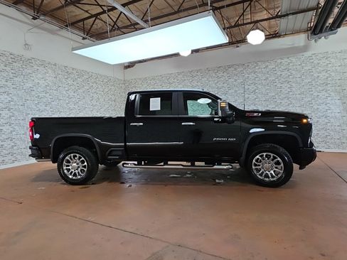 Used 2025 Chevrolet Silverado 2500 LT w/ Z71 Chrome Sport Edition image 9