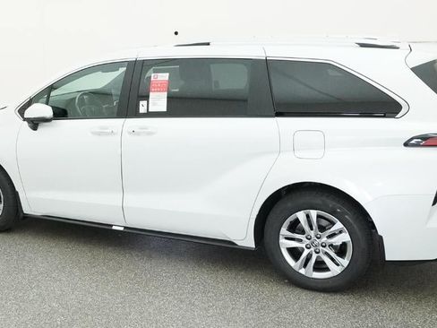 New 2026 Toyota Sienna Limited FWD image 4
