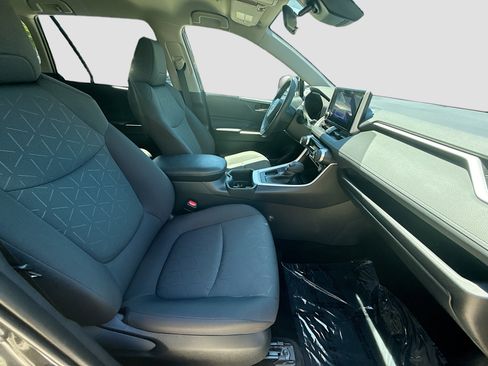 Used 2023 Toyota RAV4 XLE image 31