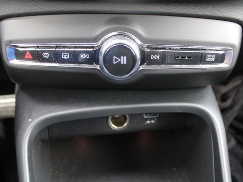 Used 2021 Volvo XC40 T5 R-Design image 38