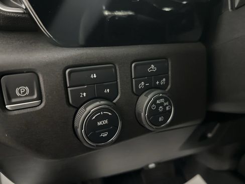 Used 2024 Chevrolet Silverado 2500 LT AWD/4WD image 16