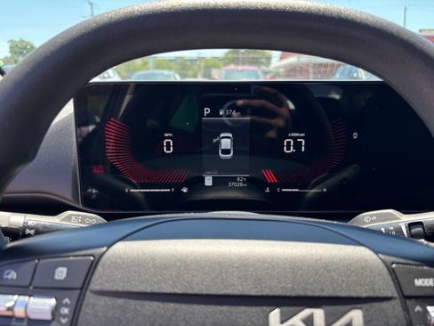 Used 2025 Kia K4 FWD image 40