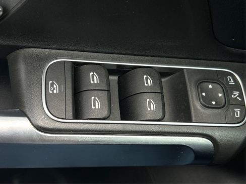 Used 2021 Mercedes-Benz GLB 250 4MATIC w/ Premium Package image 36