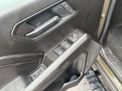 Used 2025 Chevrolet Colorado Trail Boss AWD/4WD image 16