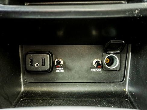 Used 2022 Chevrolet Colorado LT w/ Fleet Safety Package image 17