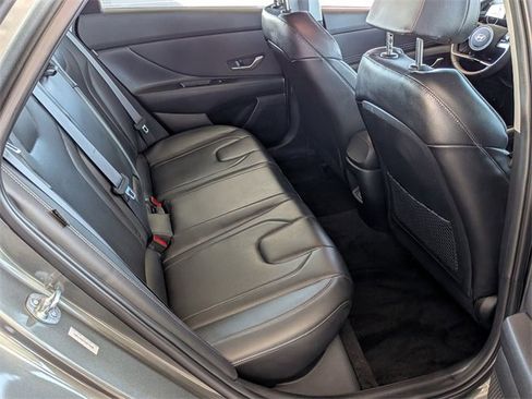 Used 2025 Hyundai Elantra Limited image 32