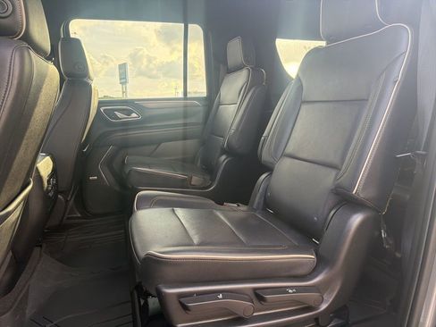 Used 2022 Chevrolet Suburban Premier image 13