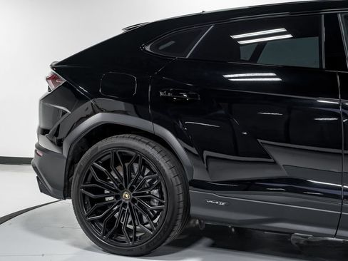 Used 2025 Lamborghini Urus SE AWD/4WD image 55