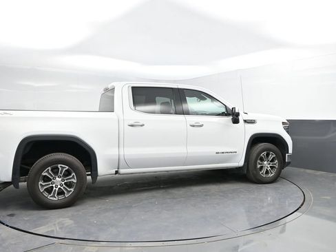 Used 2024 GMC Sierra 1500 SLT AWD/4WD image 10