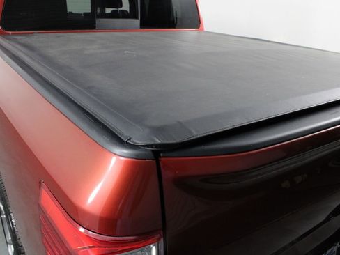 Used 2017 Nissan Titan SV RWD image 16