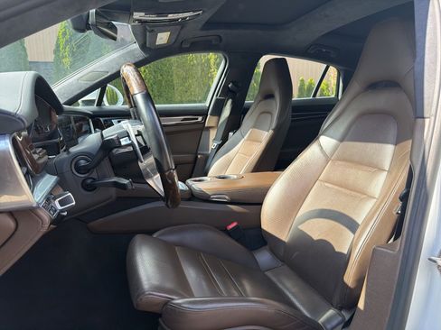Used 2017 Porsche Panamera Turbo image 4