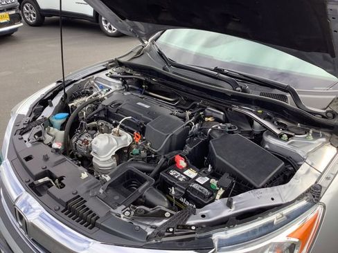 Used 2017 Honda Accord Sport image 40