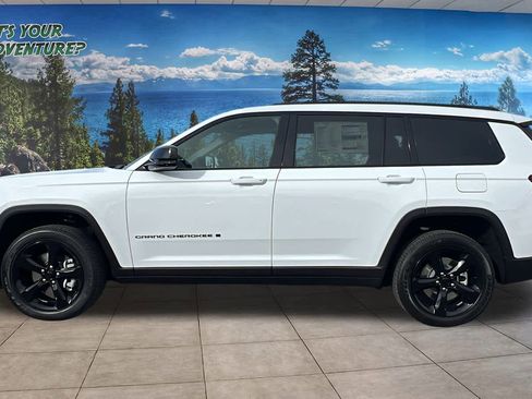 New 2025 Jeep Grand Cherokee L Altitude image 8