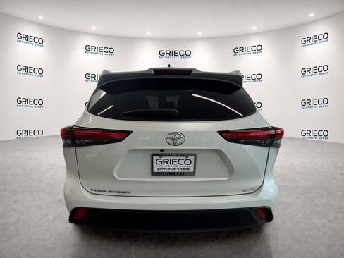 Used 2022 Toyota Highlander L FWD image 6
