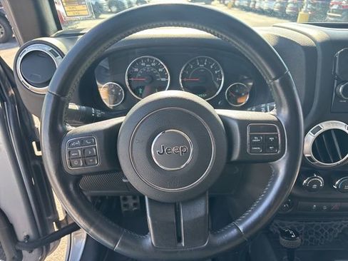 Used 2015 Jeep Wrangler Unlimited Rubicon w/ Connectivity Group AWD/4WD image 27