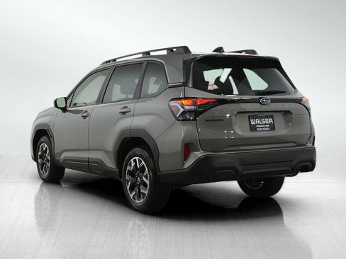 Used 2025 Subaru Forester Premium AWD/4WD image 3