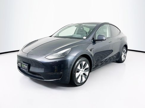 Used 2024 Tesla Model Y Long Range AWD/4WD image 3