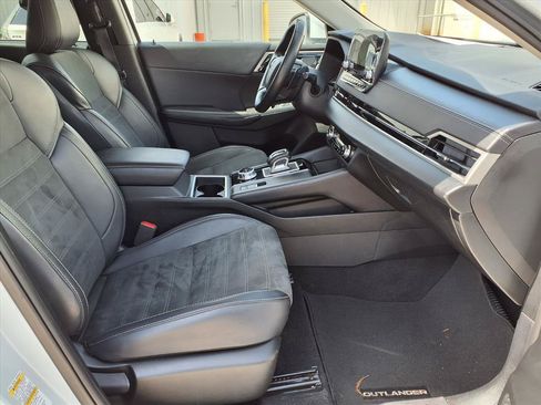 Used 2024 Mitsubishi Outlander SE FWD image 9