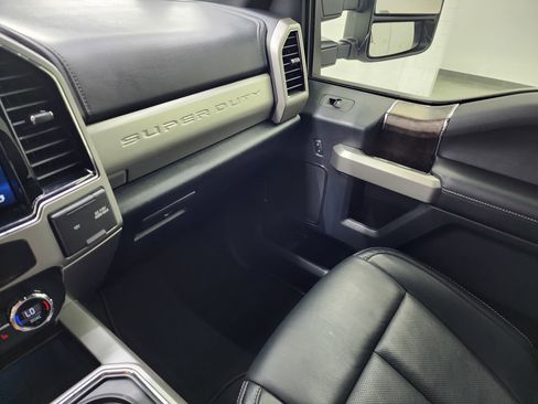 Used 2022 Ford F250 Lariat image 12