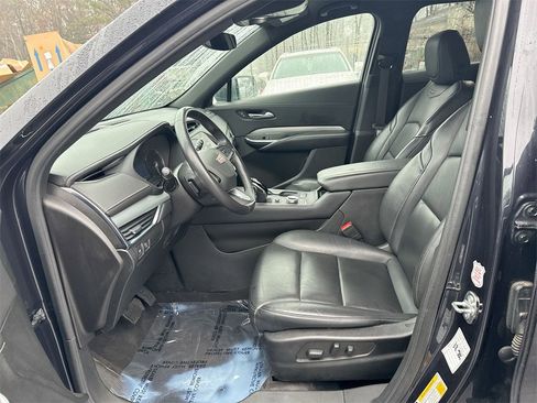 Used 2023 Cadillac XT4 Premium Luxury image 13