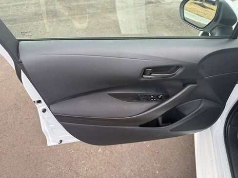 Used 2025 Toyota Corolla LE image 4