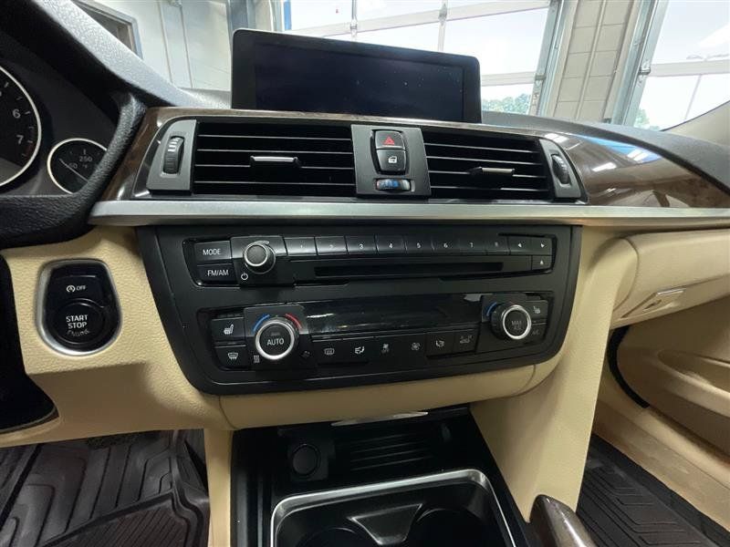 Used 2015 BMW 335i xDrive Sedan w/ Premium Package AWD/4WD image 17