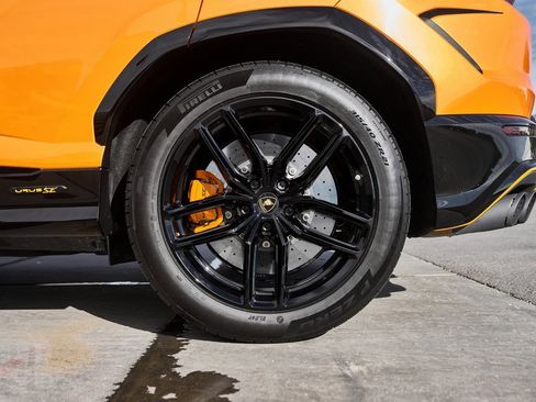 Used 2025 Lamborghini Urus SE image 17