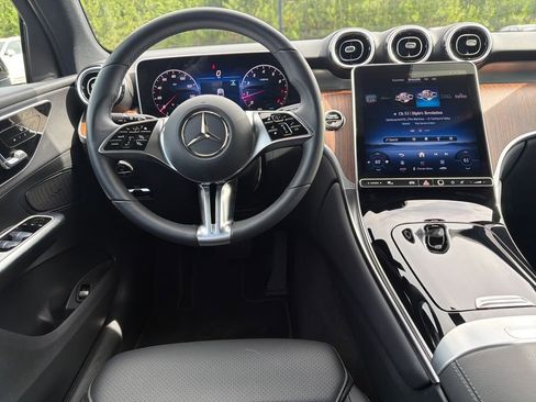 Used 2026 Mercedes-Benz GLC 300 4MATIC image 2