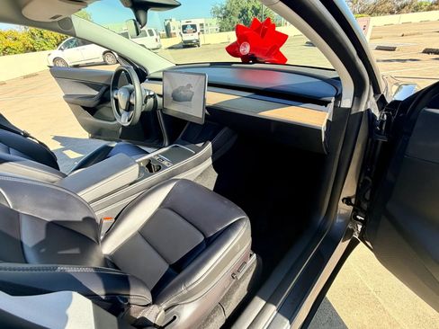 Used 2022 Tesla Model Y Long Range AWD/4WD image 23