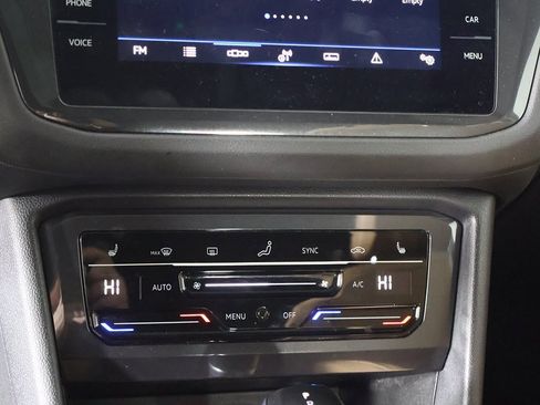 Used 2022 Volkswagen Tiguan SE image 43