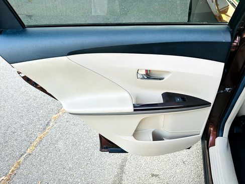 Used 2010 Toyota Venza image 17