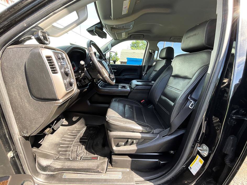 Used 2018 GMC Sierra 2500 Denali w/ Duramax Plus Package AWD/4WD image 10