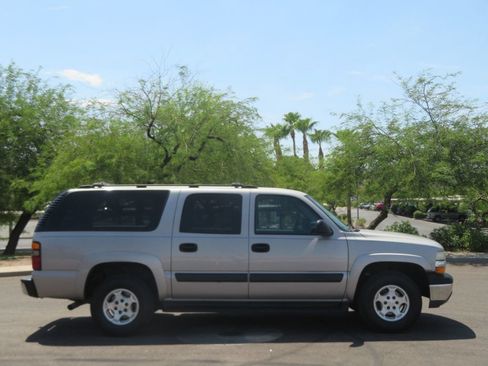 Used 2004 Chevrolet Suburban LS w/ Preferred Equipment Group AWD/4WD image 3