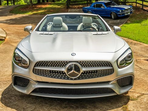 Used 2017 Mercedes-Benz SL 550 image 11