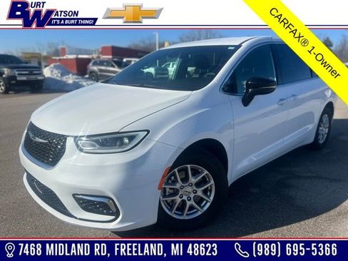 Used 2025 Chrysler Pacifica Select image 1