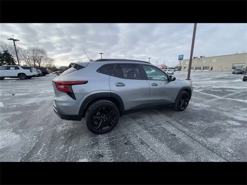 Certified 2024 Chevrolet Trax ACTIV w/ Sunroof Package image 8