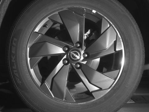 Used 2025 Nissan Rogue SV FWD image 14